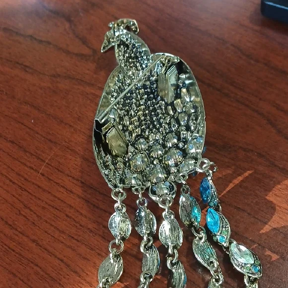 Elegant Multicolor Peacock Brooch - Picture 2 of 2